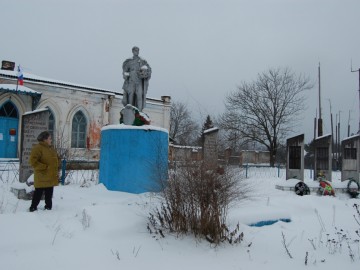 Мемориал на месте братского захоронения. Псковская обл-ть, Невельский р-он, д. Усть-Долыссы.