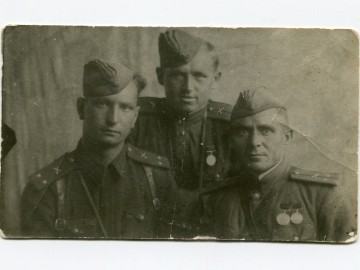 Фронтовые товарищи. 05.08.1943 г. Рябченко А.И. (слева)